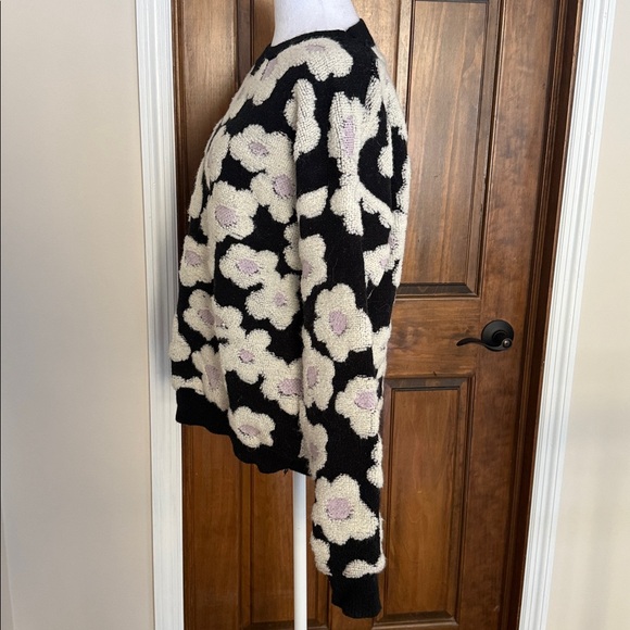 & Merci Sherpa Floral Black and White Boutique Sweater Small - Picture 9 of 14